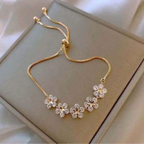 Brick Inlaid Cubic Zirconia Snowflake/Flower Bracelet - Picture 3 of 6